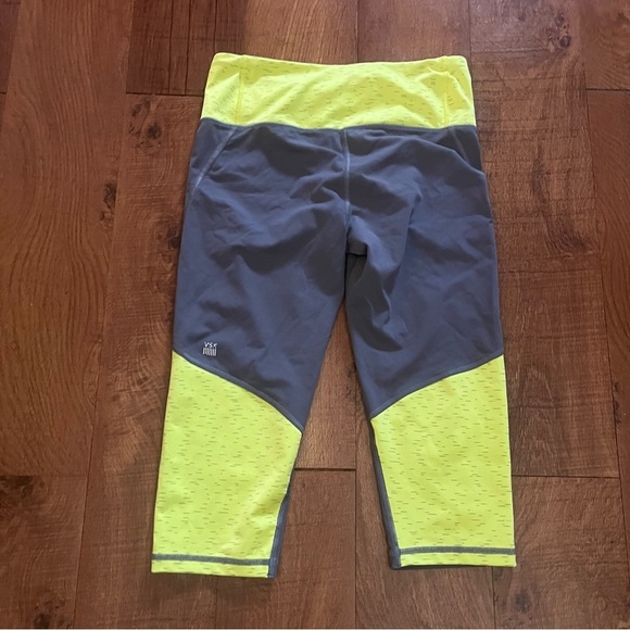 Victoria’s Secret VSX knockout crop leggings women Sz small gray neon pocket - Picture 8 of 8